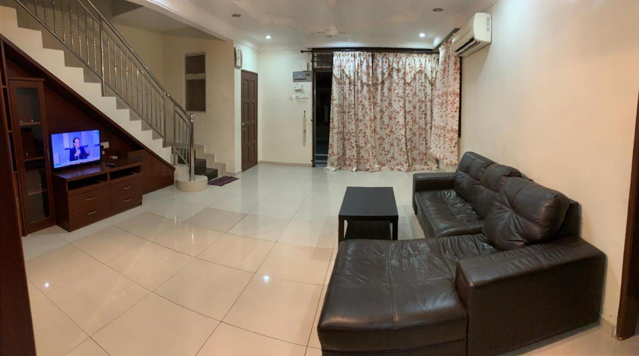 Awani Homestay Seberang Jaya Permatang Janggus Esterno foto