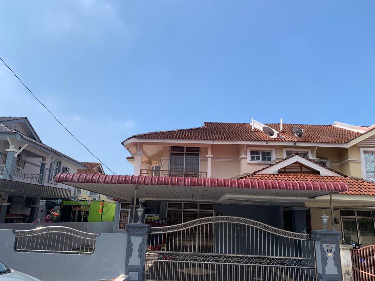 Awani Homestay Seberang Jaya Permatang Janggus Esterno foto